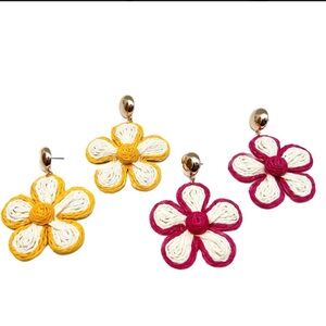Floral Earrings -2 colors available🌸🌼